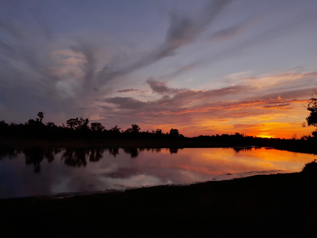 Le soleil se couche sur la Réserve Naturelle Régionale de la Loire bourguignonne